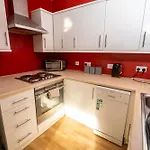 Cozy And Modern 2-Bed Apartment