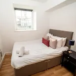 Cozy And Modern 2-Bed Apartment