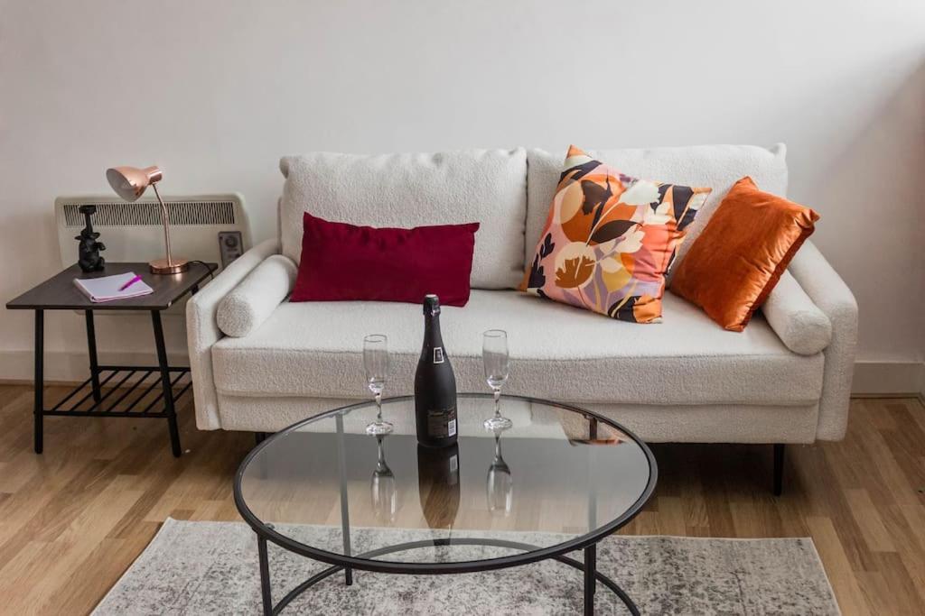 Apartment Cozy And Modern 2-bed