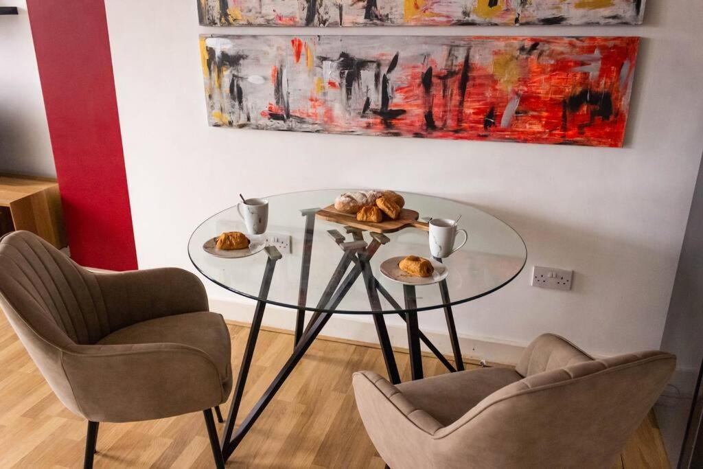 Cozy And Modern 2-bed * Swansea