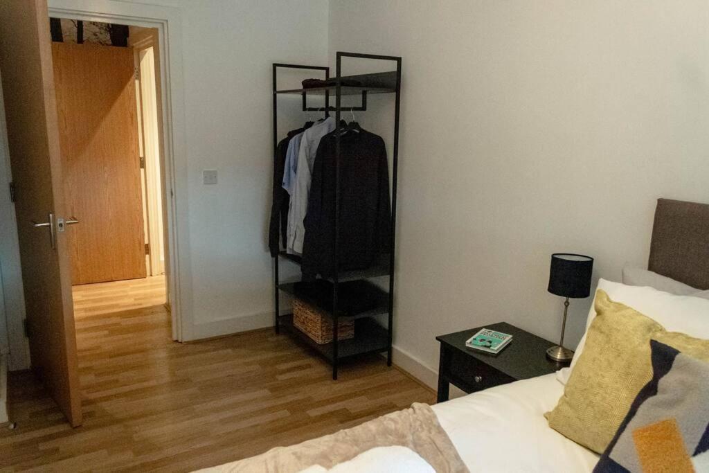 Cozy And Modern 2-bed Apartment Swansea