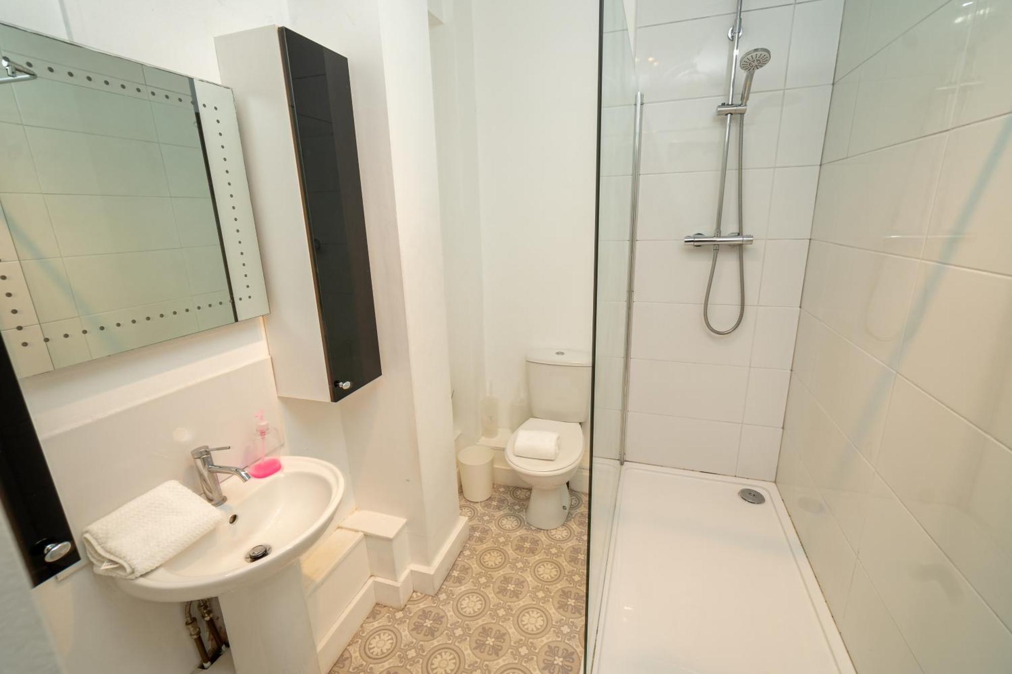 Cozy And Modern 2-bed * Swansea