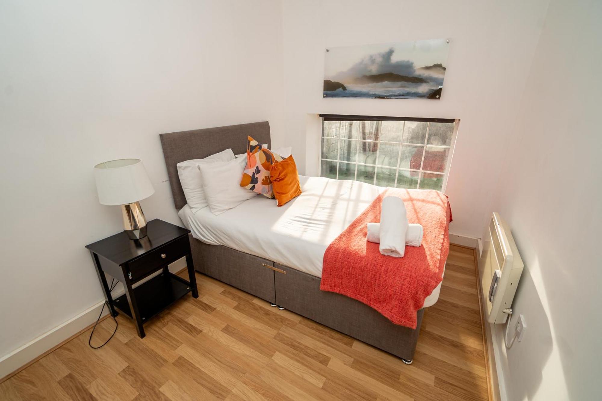 Cozy And Modern 2-bed Apartment